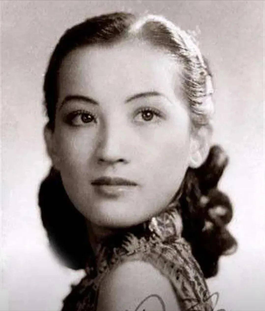 "夜上海"周璇罕见真实组照,37岁疯癫离世,死后照片竟卖218万