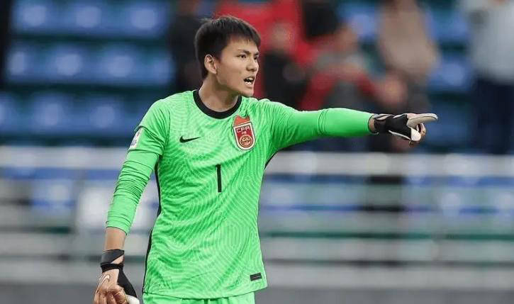 巴斯勒：布兰特得换环境才能踢好球，多特今夏该卖他、詹和吉滕斯