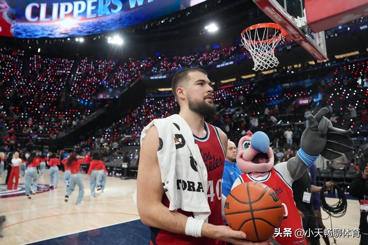 两双表现难救主！霍姆格伦14中8拿到19分11篮板