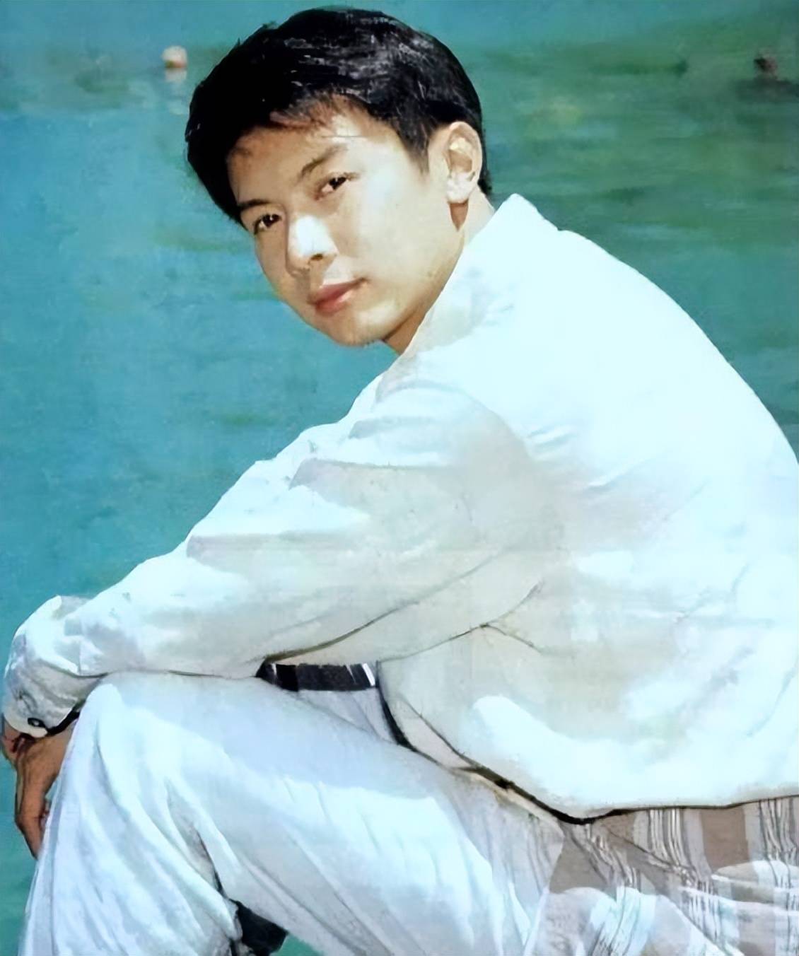 比王思聪更叛逆的豪门秉承者,何宝生拒绝三任绯闻女友出家当和尚