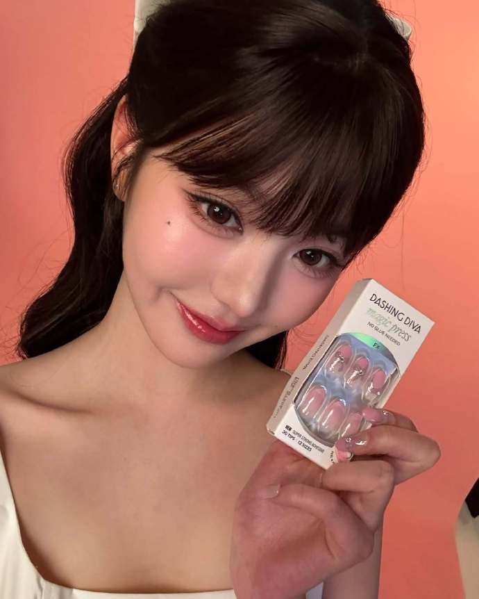 张元英全新刘海造型,完美演绎漫画女主角插图12 张元英全新刘海造型,完美演绎漫画女主角插图12