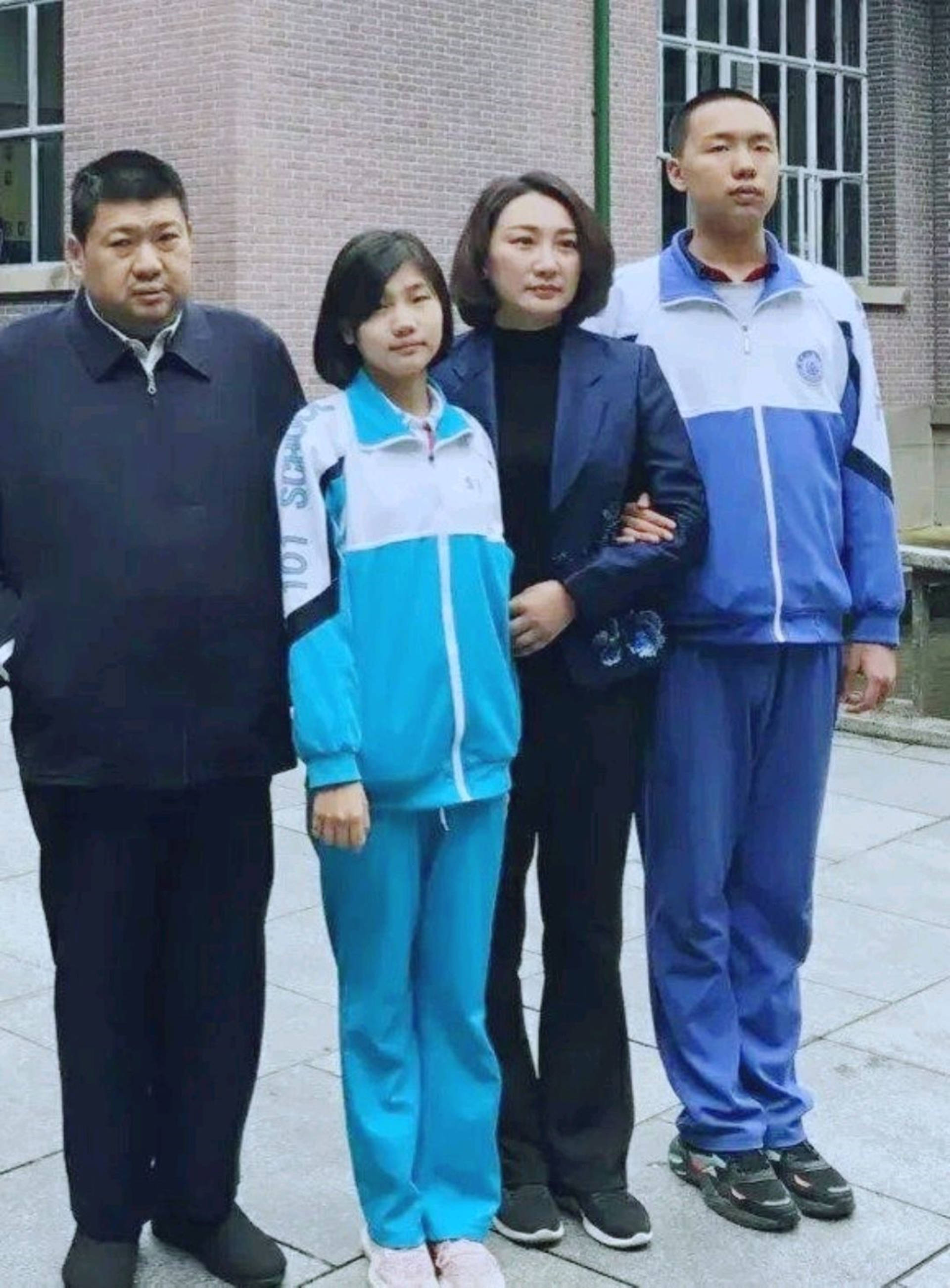 毛新宇夫人刘滨:毛主席唯一的嫡孙媳妇,毛岸青与邵华的儿媳_父亲_军人