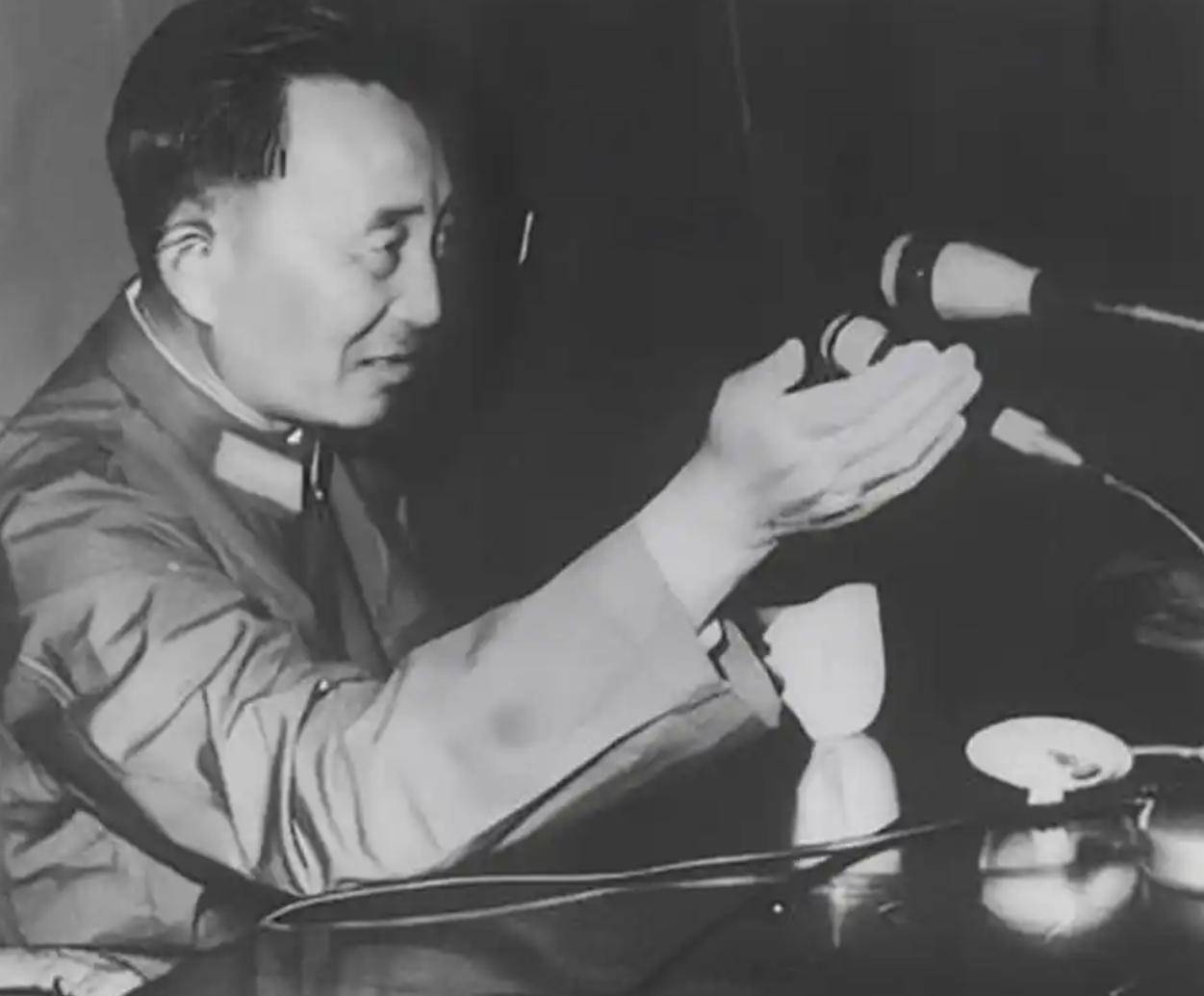 在十个成立将军中，他去世后才被降低到半旗哀悼。他有什么特别的？