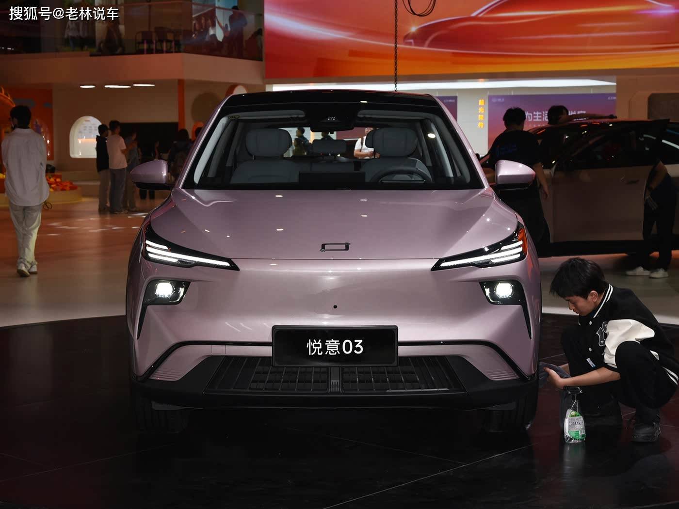7.98万买纯电SUV，轴距2750mm，加速3.3秒，大厂打造，外观很漂亮