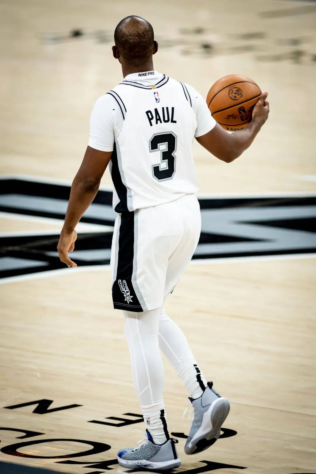 克里斯·保罗2025休赛期下家分析:独行侠领跑,湖人,快船卷入争夺战