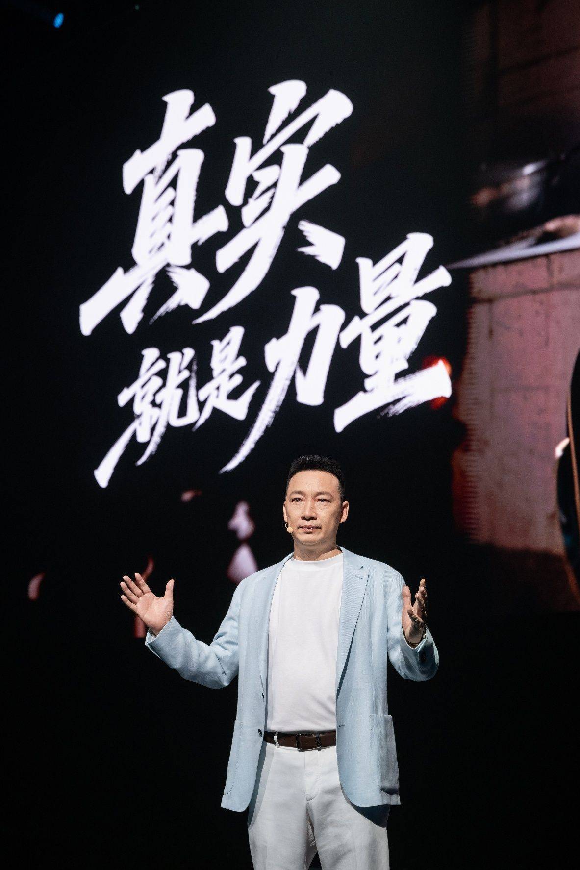 新CEO正式亮相！轻旗舰荣耀400系列手机正式发布