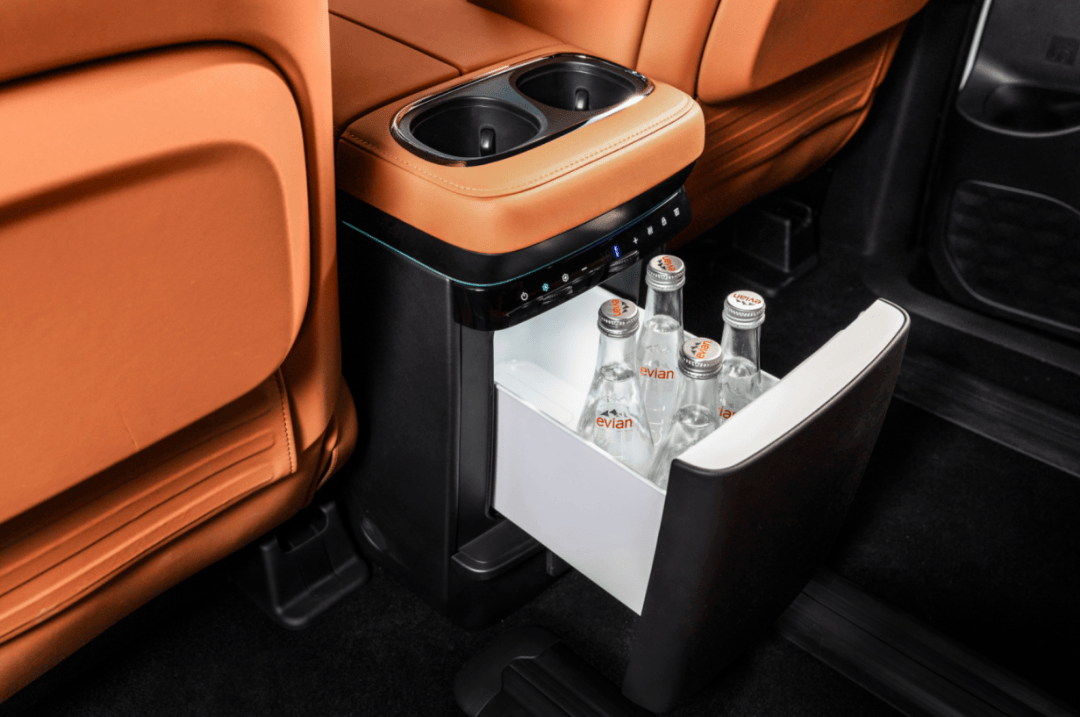 传祺向往 m8 乾昆把 "移动会议室" 搬进车内,商务刚需拉满