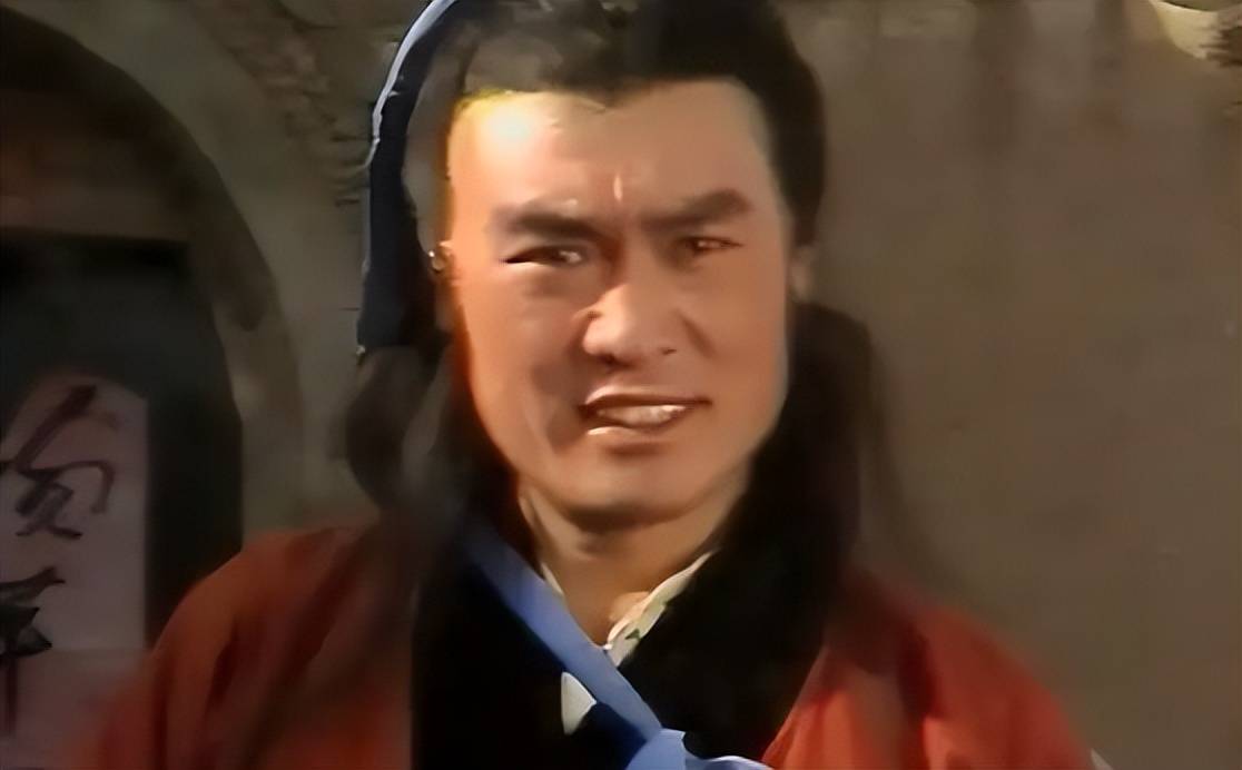 "武松"祝延平快70了,腰不弯背不驼,还真是人老气质不老啊