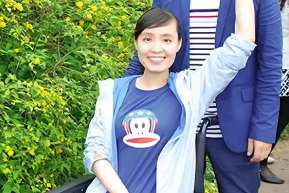 为救4个学生而截肢,获捐款1572万,冒险生二胎的张丽莉怎么样了