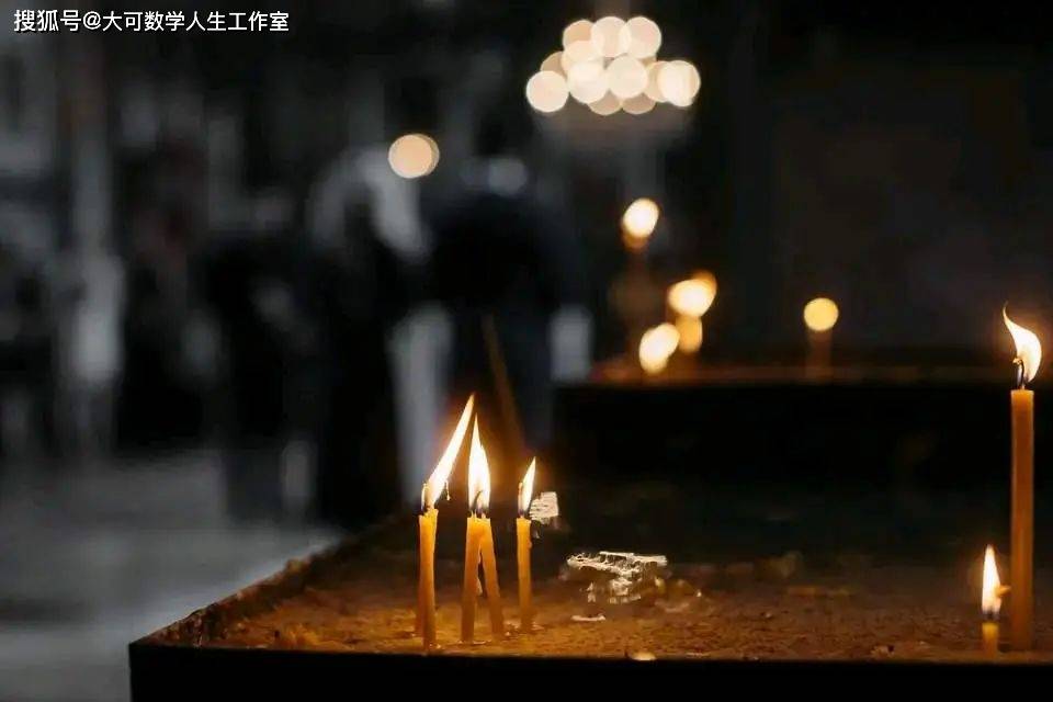 天文学家彭罗斯：人类的死亡只是宇宙的幻象，生命不可能会终结