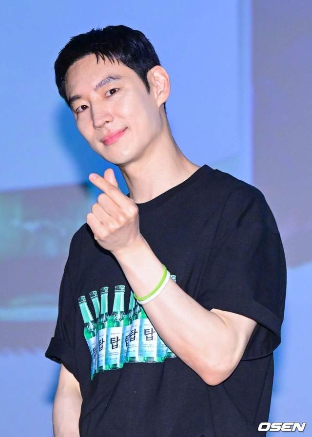 韩国知名男星透露:正在同时拍摄《信号2》和《模范出租车3》 插图1 韩国知名男星透露:正在同时拍摄《信号2》和《模范出租车3》 插图1