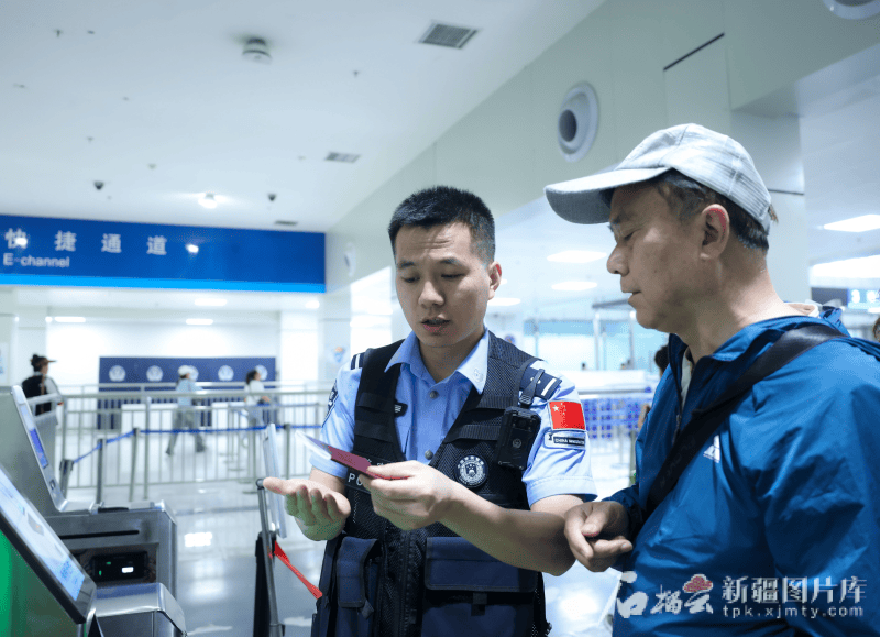 中哈霍尔果斯世界边境协作中心3天迎客超8万人次