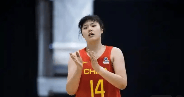 中国女篮亚洲杯面临挑战：李月汝退赛，WNBA历练成关键