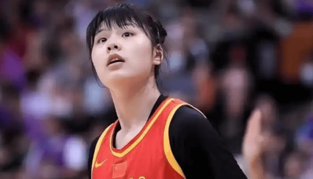 李月汝为WNBA放弃亚洲杯，中国女篮内线巨变引关注