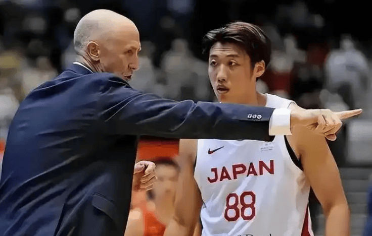 入籍日本，扬言帮日本篮球打败中国男篮，没机会又想回CBA捞金