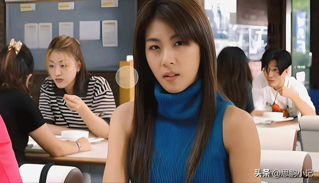 色即是空河智苑街头照曝光46岁容貌身材惊人状态保持惊艳