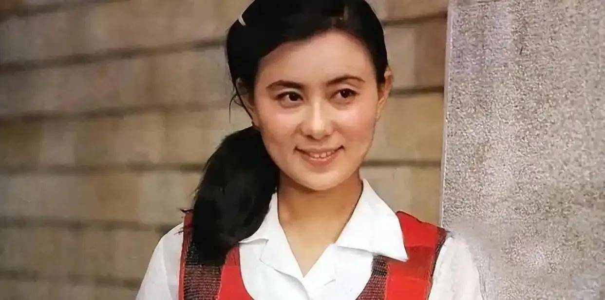 赵雅珉:离婚后独自抚养儿子,现状如何?