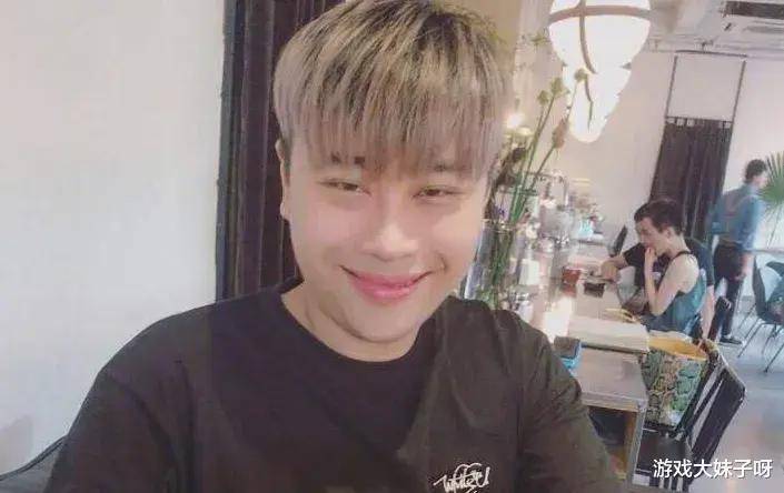 卢本伟第三次遭遇路人偶遇,频繁现身引猜测,是否为复出做准备?