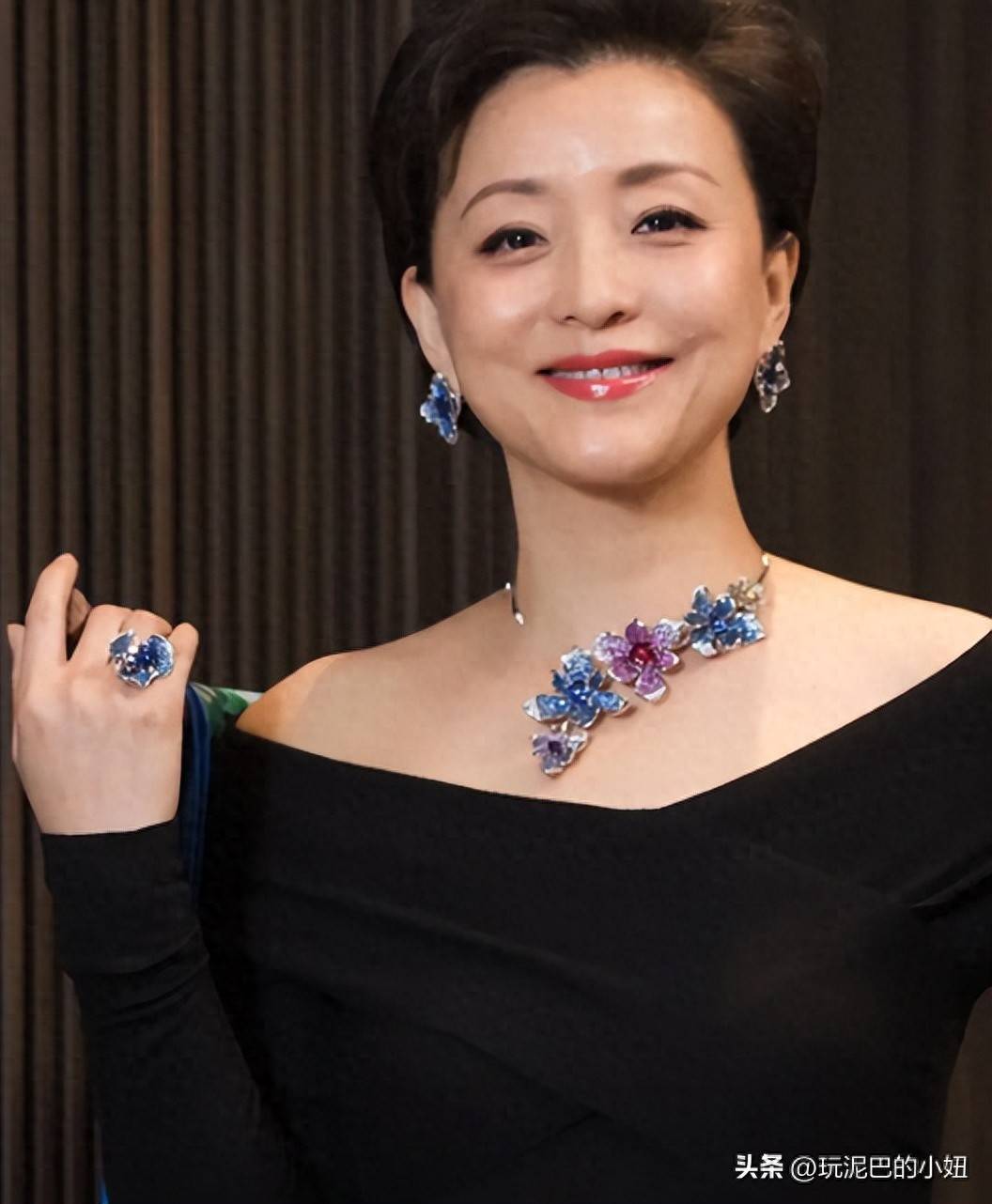 57岁杨澜现身联合国,穿新中式上衣端庄贵气,职业范还是那么强