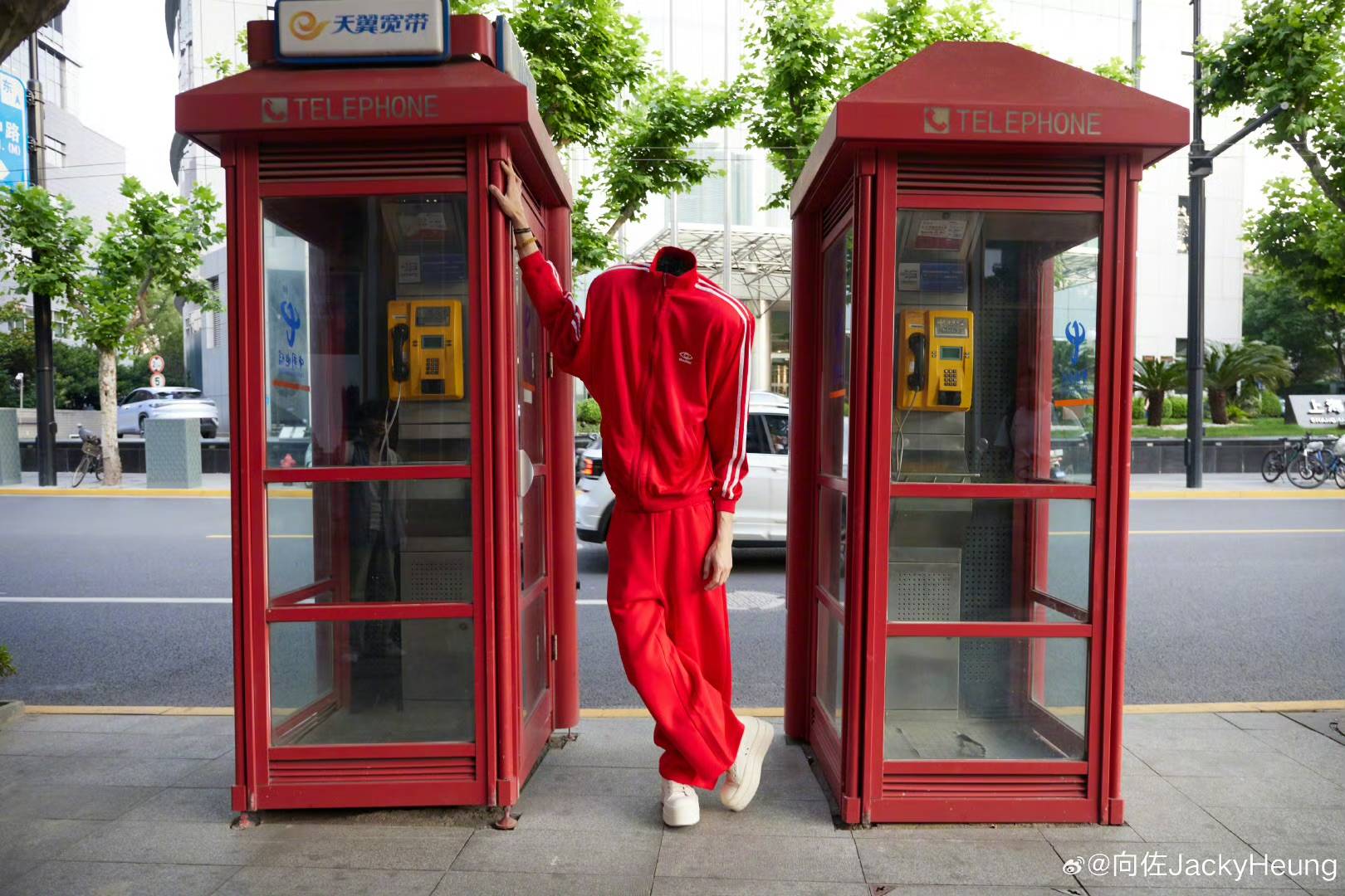 知名港星变"无头人",女神妻子曝经济拮据,网民反应两极