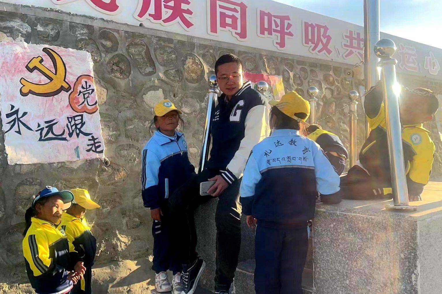 芳华点亮雪域：一个95后驻村干部的700天