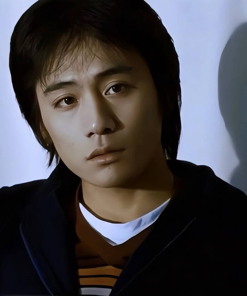 47岁的刘烨晒出的照片瘦得特别厉害,却给内娱众多明星提了个醒