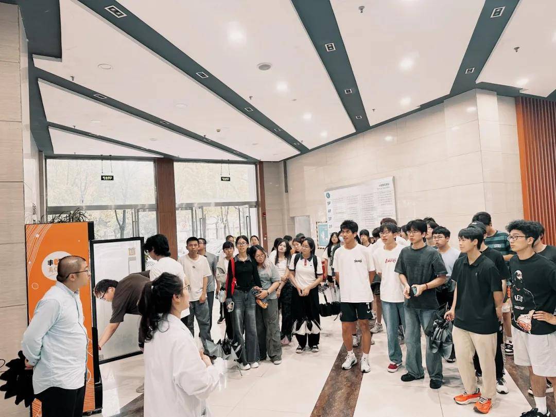 探索生命的奥秘：温州大学学生走进温州市干细胞生物样本库