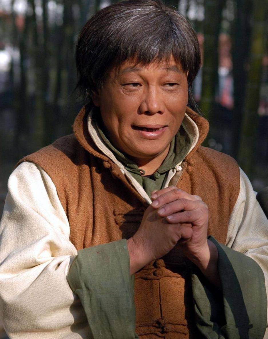 梁小龙传奇对决,身中12刀不倒,开膛4人只因怕伤马大师