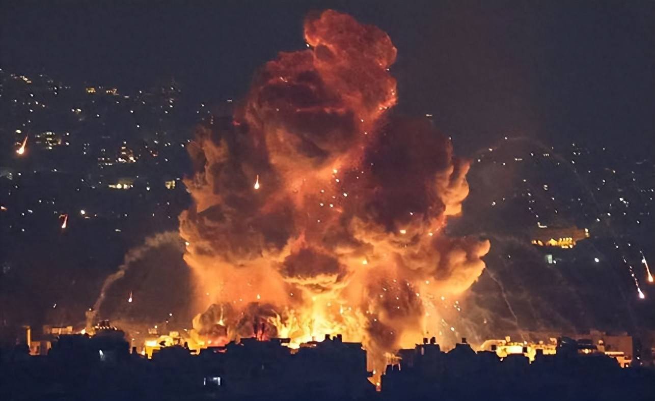 伊朗数十核设施浓烟滚滚,美以唱出双簧?