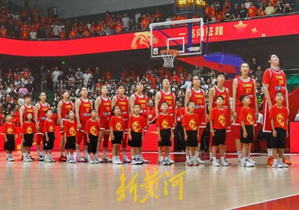 中国女篮67分大胜波黑，张子宇主场首秀惊艳，8000球迷见证历史时刻