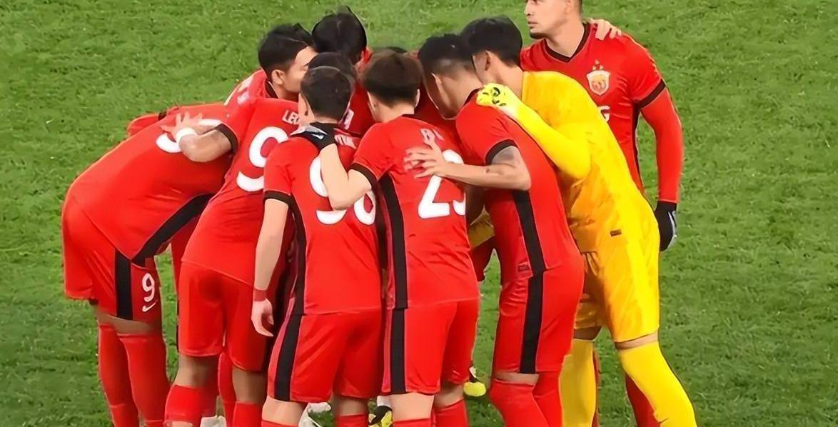 中超新星对决：19岁蒯纪闻VS黄紫昌，青春风暴席卷绿茵场