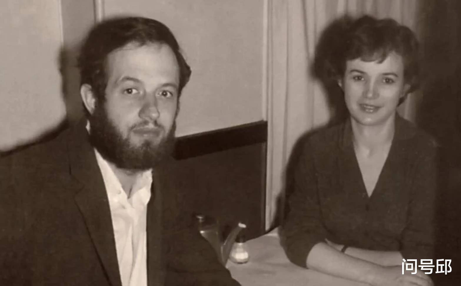 与外向的妹妹玛莎相比,纳什