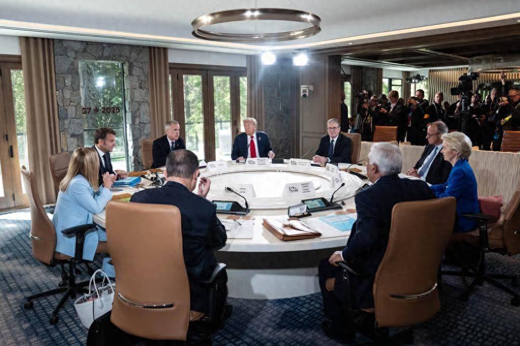 g7峰会,冯德莱恩在背后偷偷说中国坏话,特朗普硬是没敢接一句茬