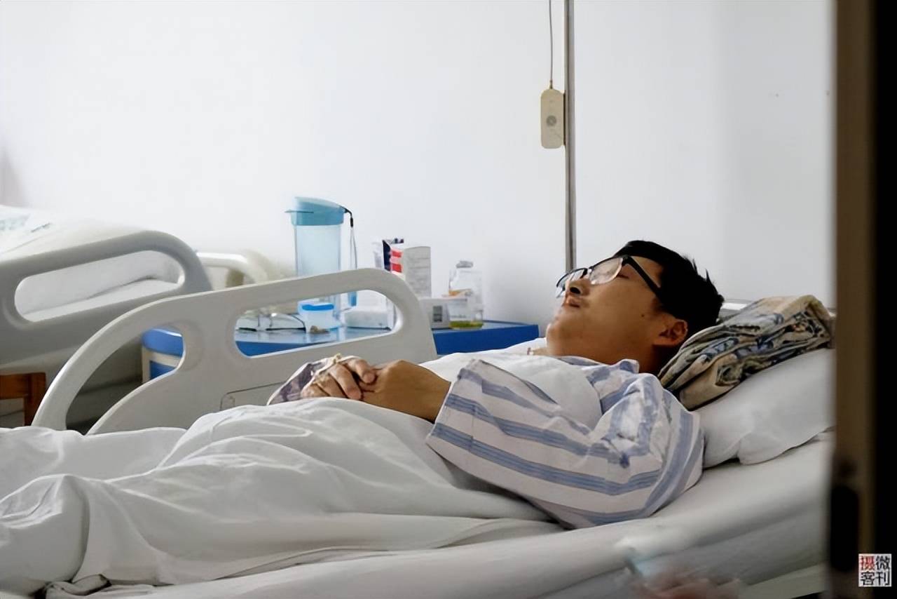 男子车祸住院15个月,朋友独自伺候却被起诉,详情曝出,网友爆评