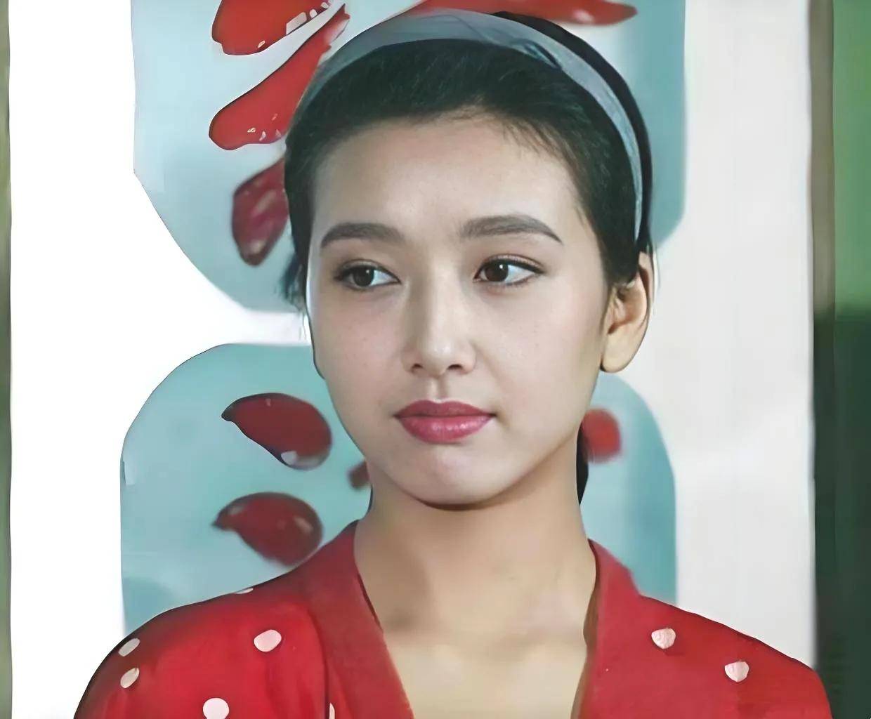 原创58岁江珊珠圆玉润完美演绎优雅人生怎能不让田小洁心生羡慕