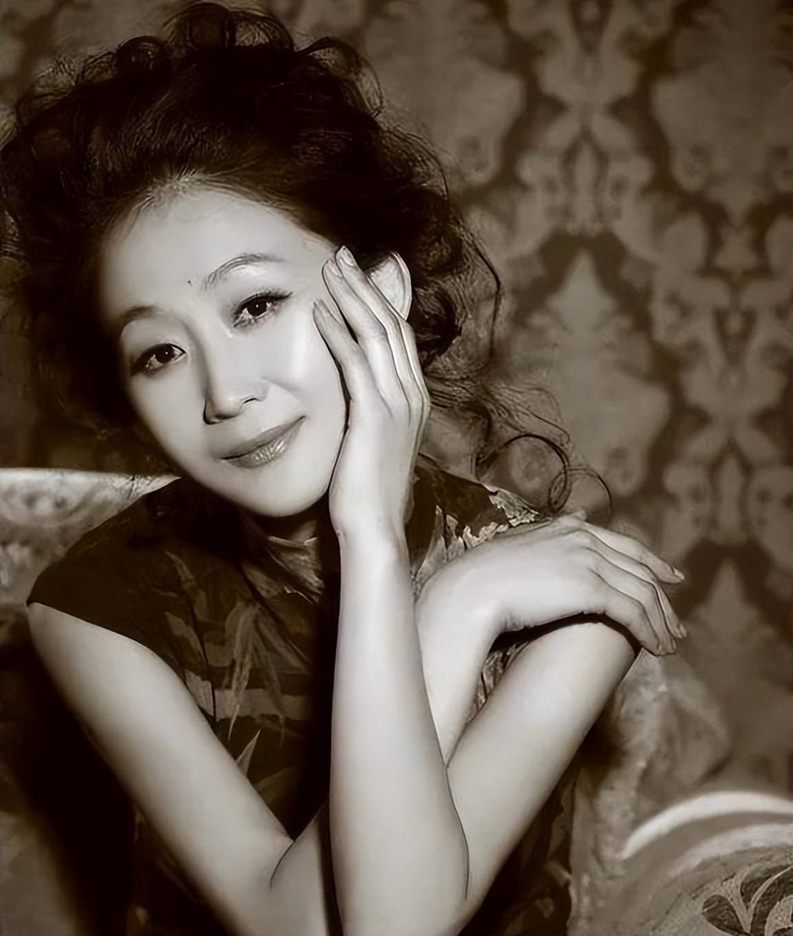 61岁陈瑾依旧单身,20年不碰米饭,她背后有何难言之隐?