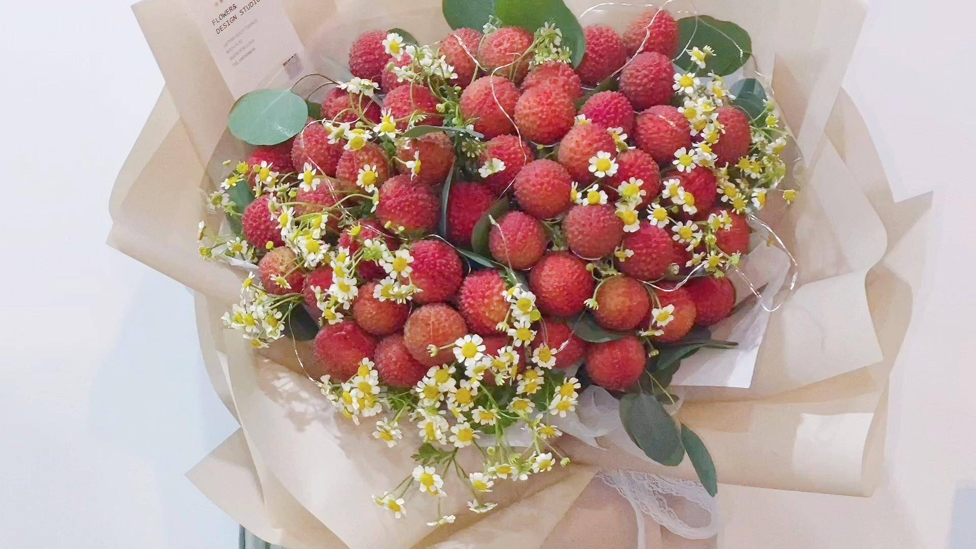 夏日荔枝虽甜，过量食用竟藏健康隐患？荔枝