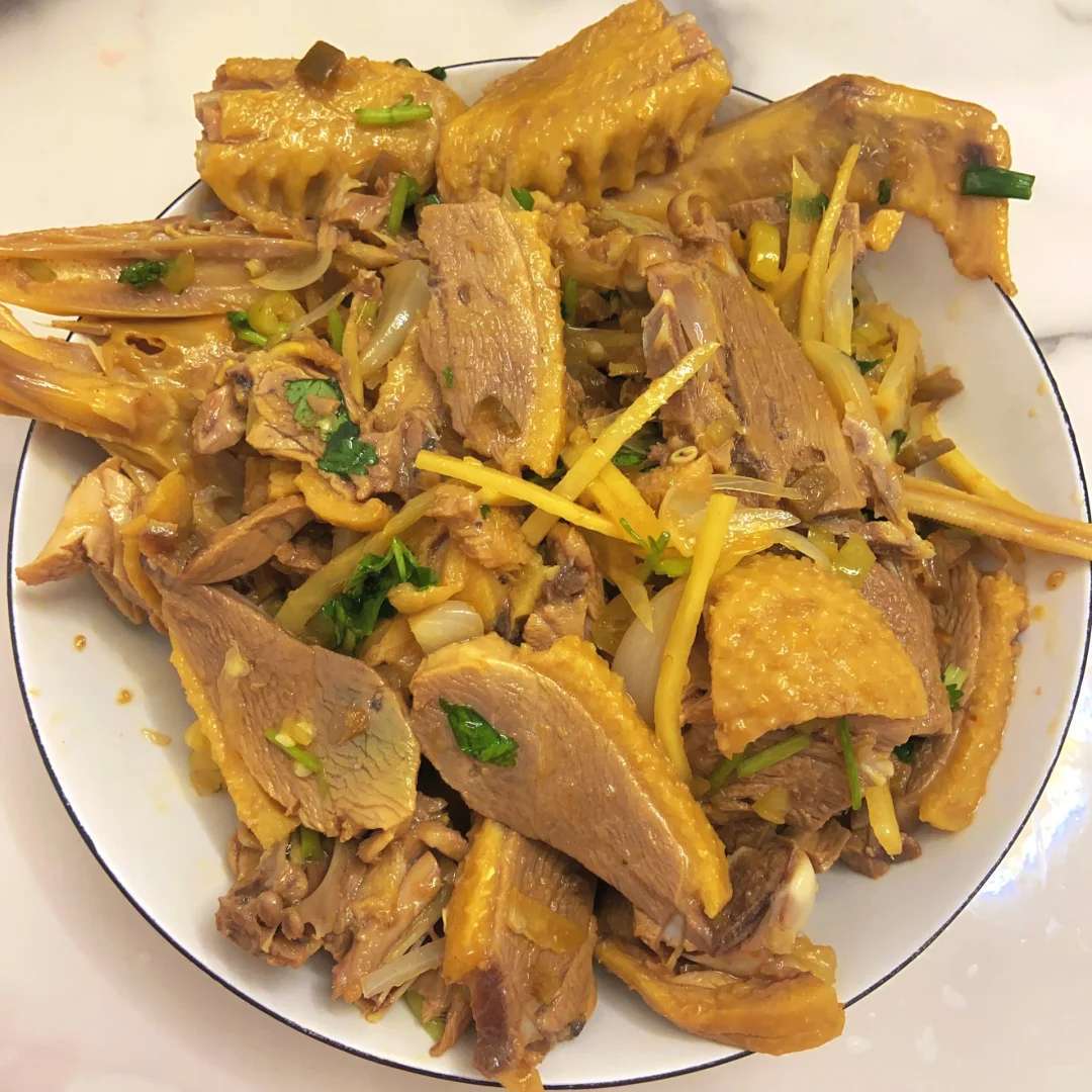 热到窒息？这道酸辣凉拌鸭丝，堪称夏日救星