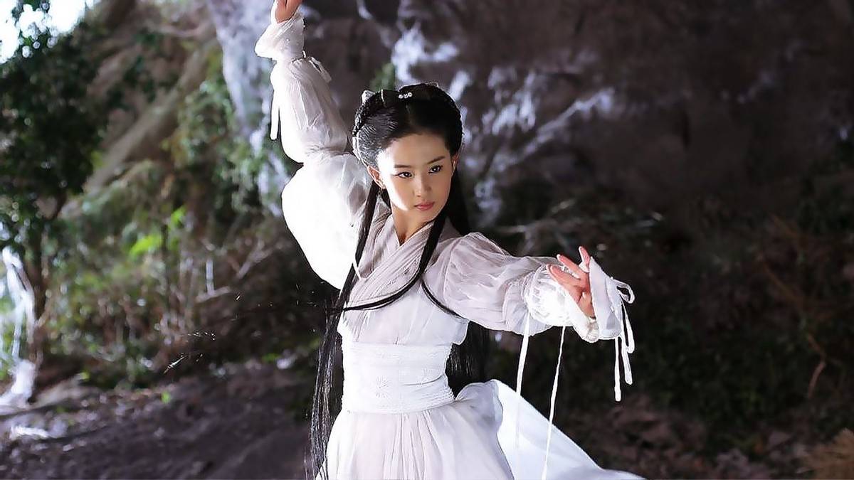 神雕侠侣中，小龙女失身后喝水摘花戴头，背