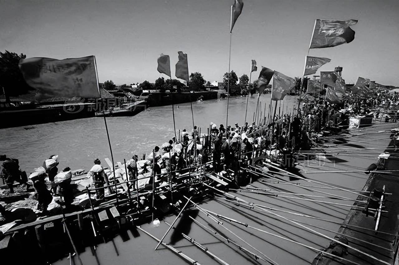 还记得1998年特大洪水吗?比今年恐怖百倍,我国命运差点因此改变