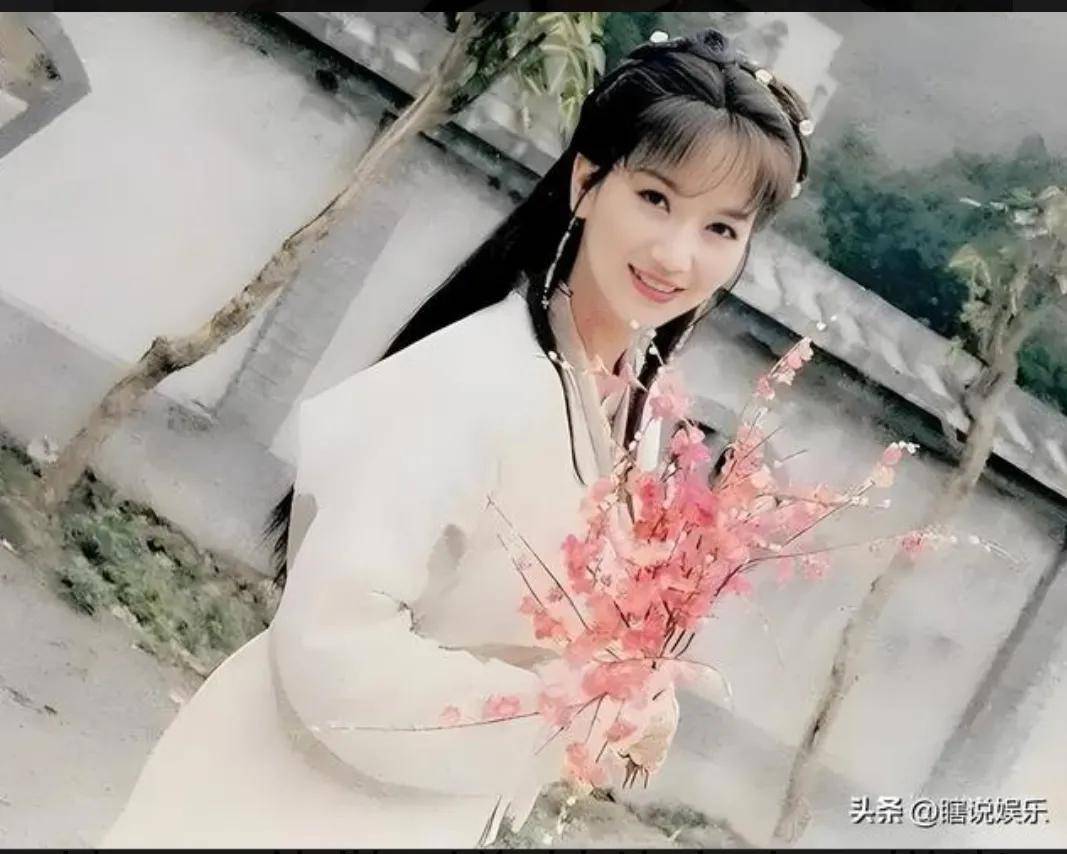 71岁赵雅芝凌晨三点手抖卖货，豪门贵妇形象崩塌？背后真相令人心酸_搜狐网