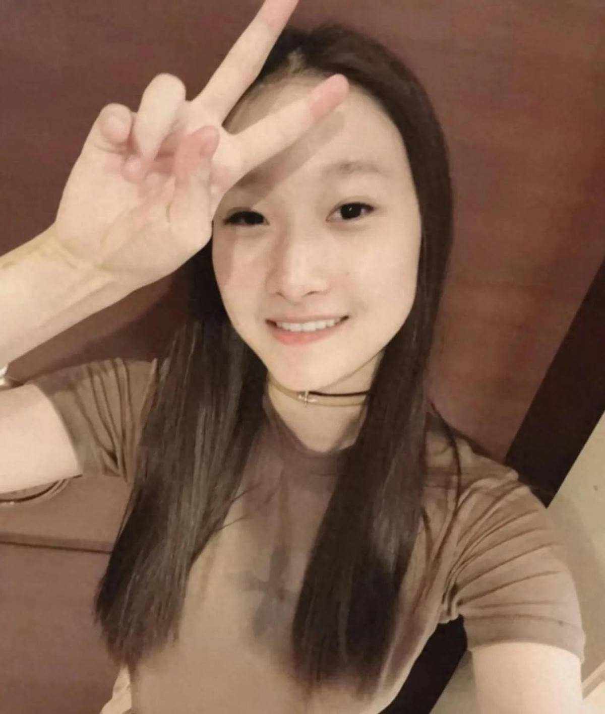 马伊琍女儿16岁啦吃绿豆冰棍遛弯文君竹越长越清秀似妈瘦