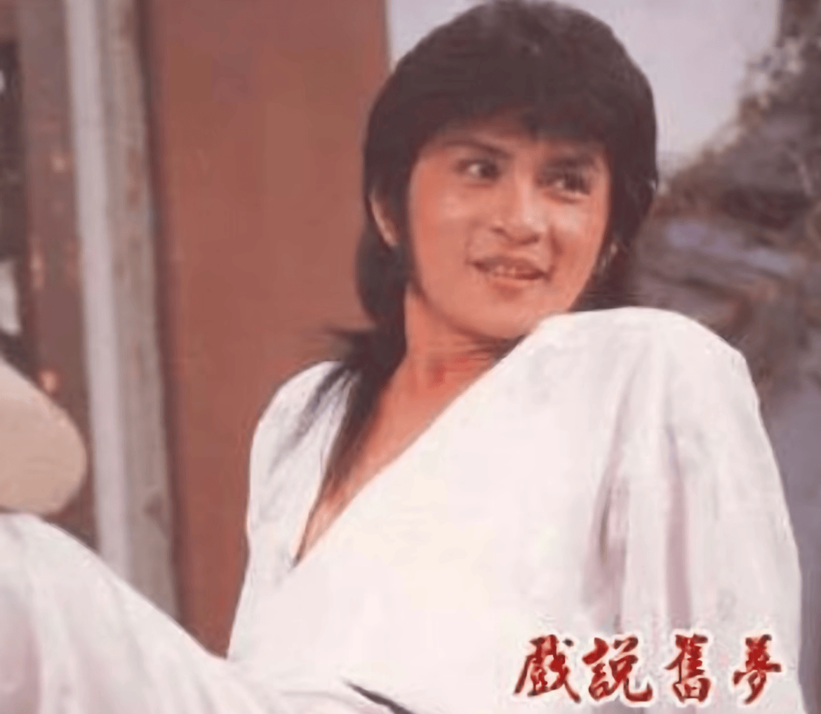 韦小宝扮演者李小飞去世!年过古稀8块腹肌,靠卖水饺月入百万