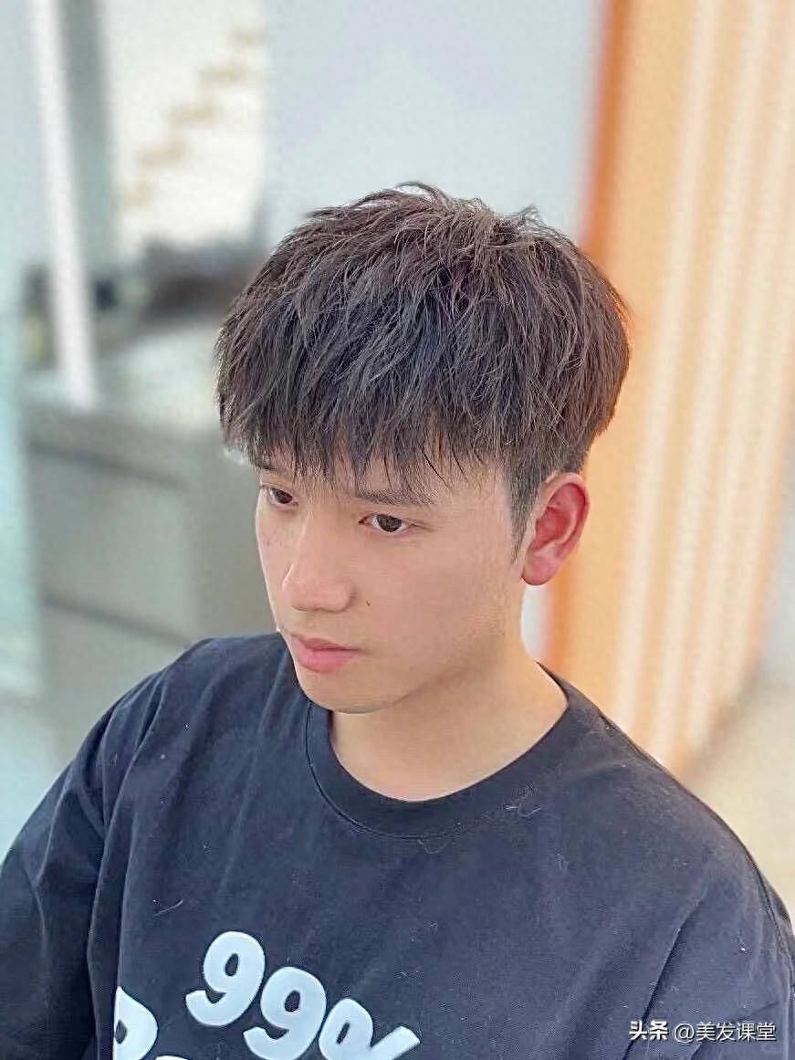 男生烫发必试三款卷发,优雅复古,尽显时尚潮流