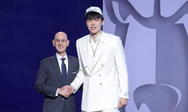 杨瀚森4年薪资预计高达153亿美元，中国球员仅次于姚明阿联
