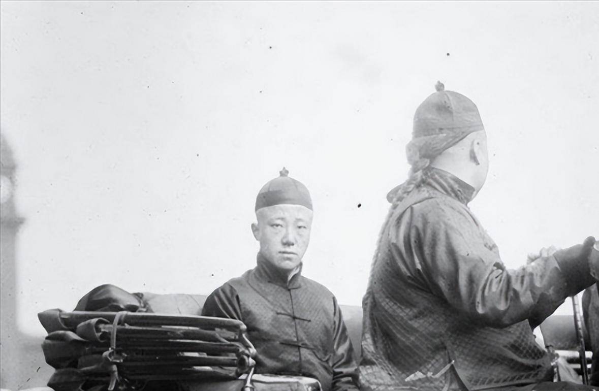 贴身丫鬟嫁人,整日愁眉不展,老爷:那我纳她为妾吧