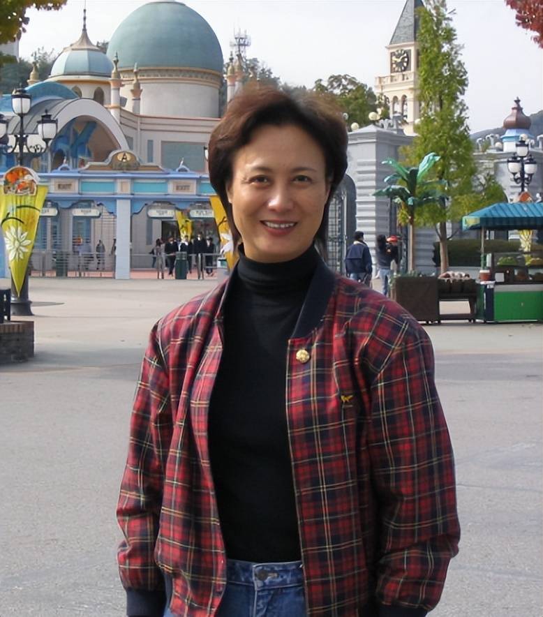 柏寒:54岁成名,57岁离世,临终前为何要将儿子托付给海清?