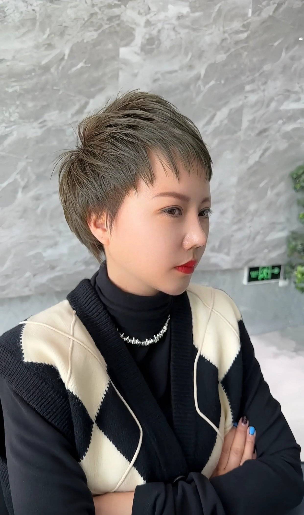 超短发以短为笔勾勒女性多元魅力