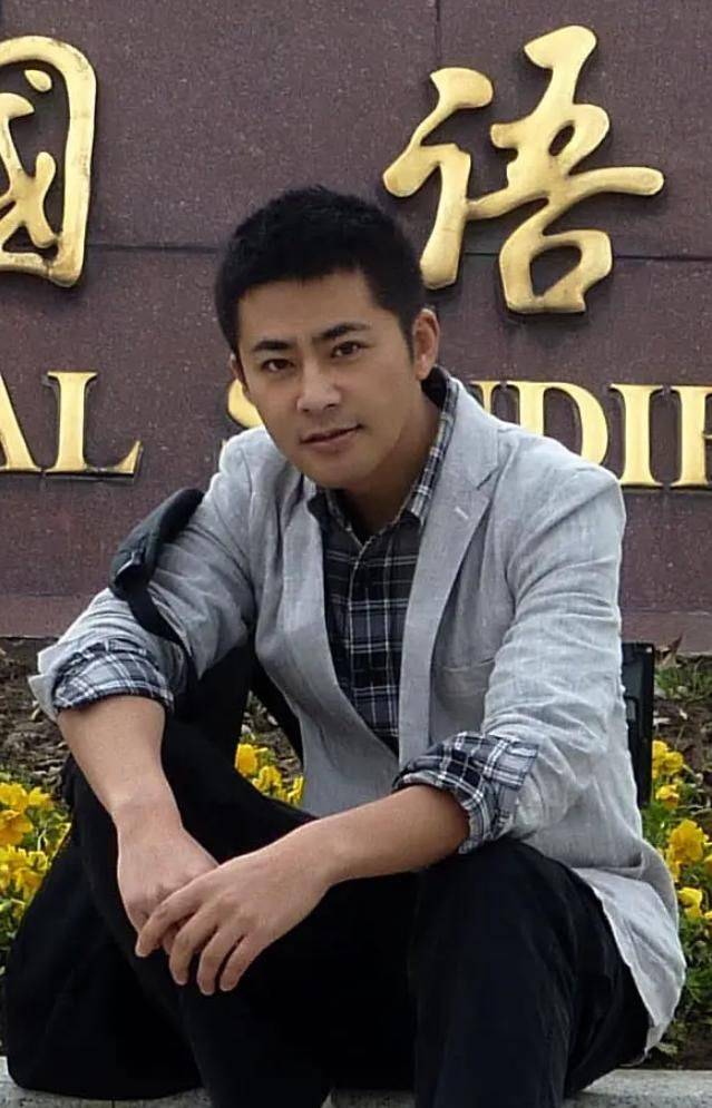 宗峰岩:本是银行会计,演一百多部戏也没红,你一定看过他的作品