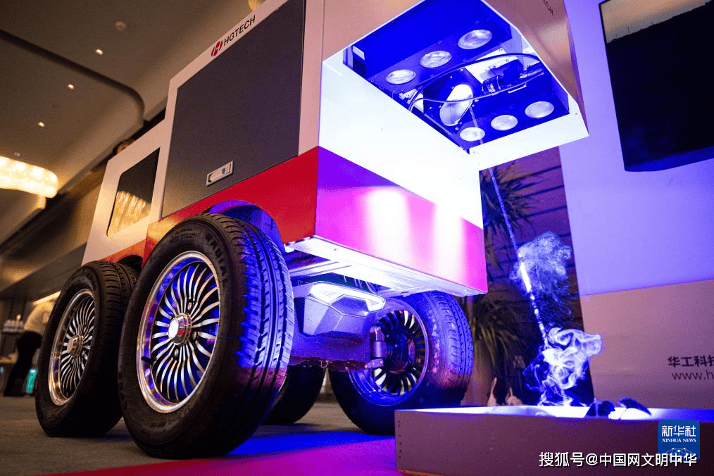 国内首台全天时智能激光除草机器人发布